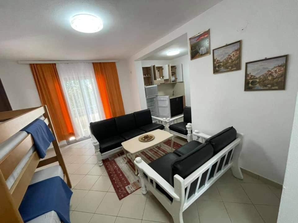 Aparthotel Vila Tufi Велипойе Экстерьер фото