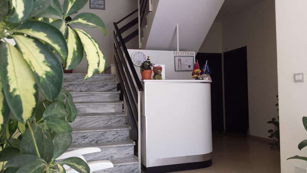 Aparthotel Vila Tufi Велипойе Экстерьер фото