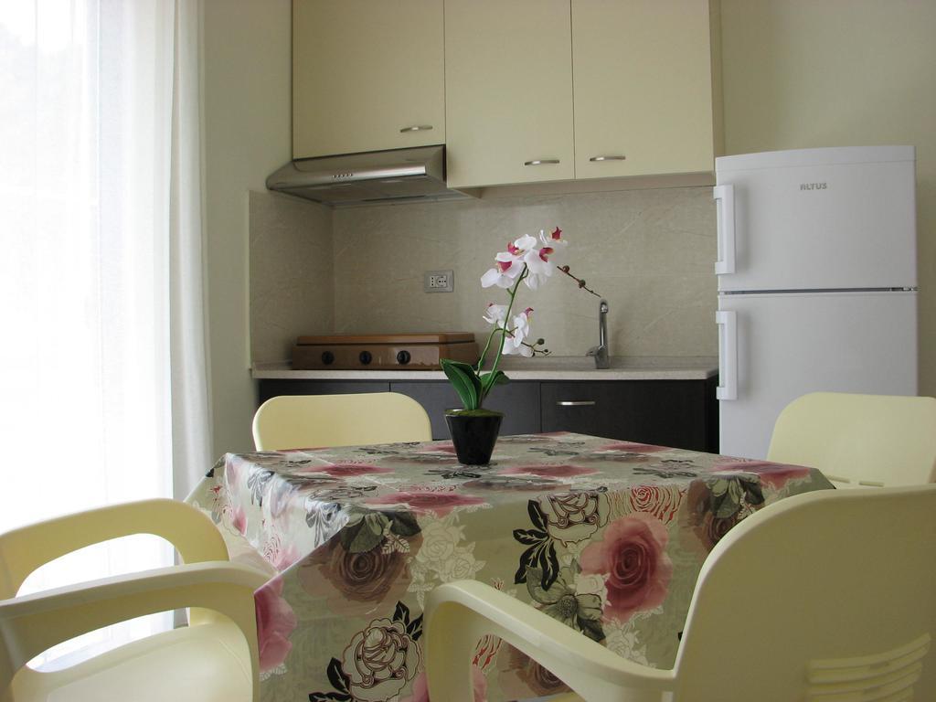 Aparthotel Vila Tufi Велипойе Экстерьер фото