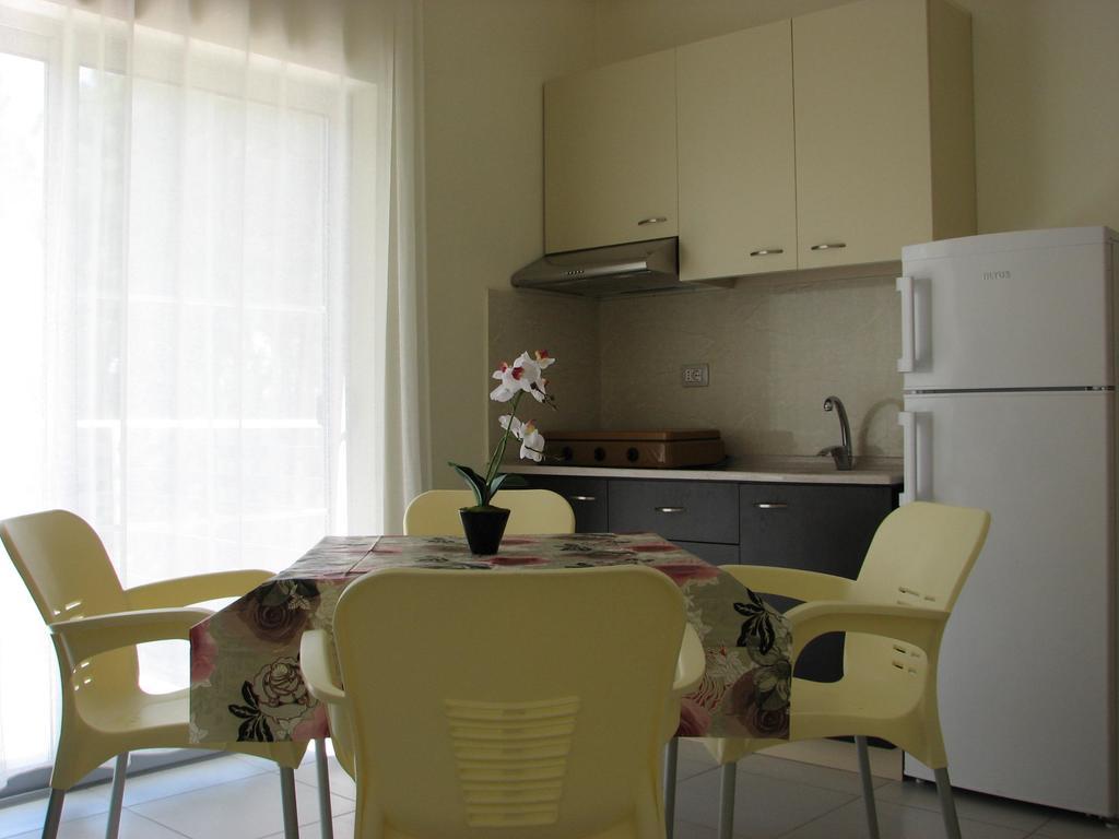 Aparthotel Vila Tufi Велипойе Экстерьер фото